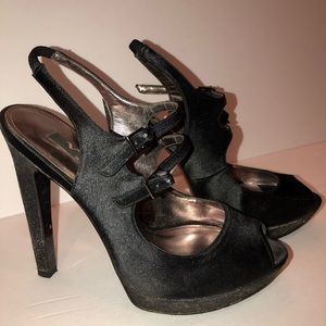 Nina Oscar Crystal black pumps